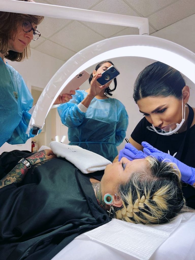 Microblading-Courses-USA-Pic (7)